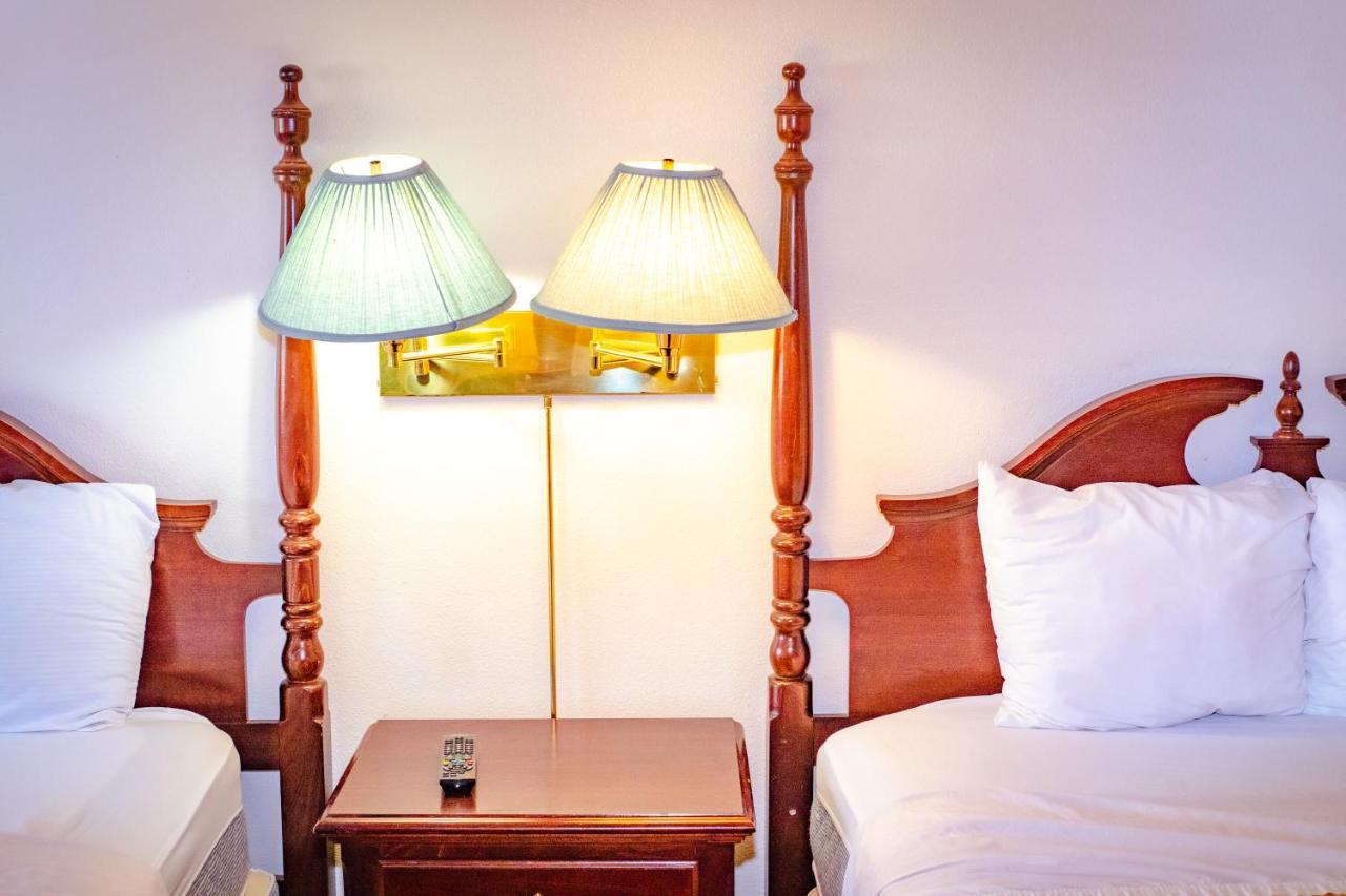 Cozy House Inn & Suites By Marifah Williamsburg Exteriör bild